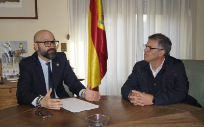 Subdelegación y Ayuntamiento mantienen una reunión para abordar el problema del abandono de vacas en la carretera entre Riofrío y Carrizo de la Ribera