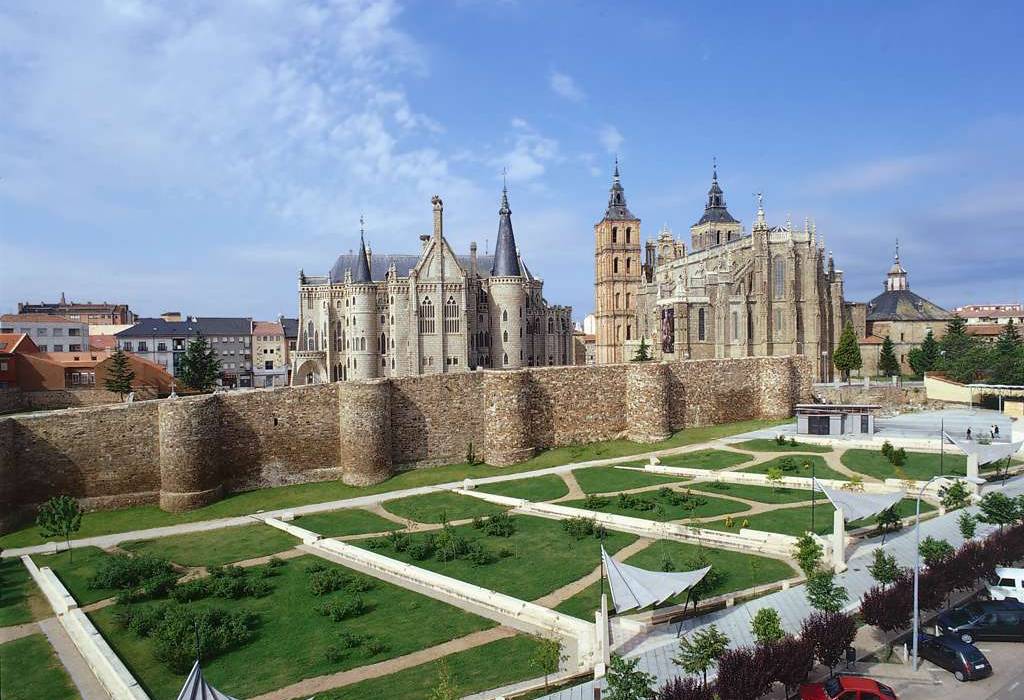 Patrimonio autoriza la limpieza, consolidación y reparación de escorrentías en varios cubos de la muralla de Astorga
