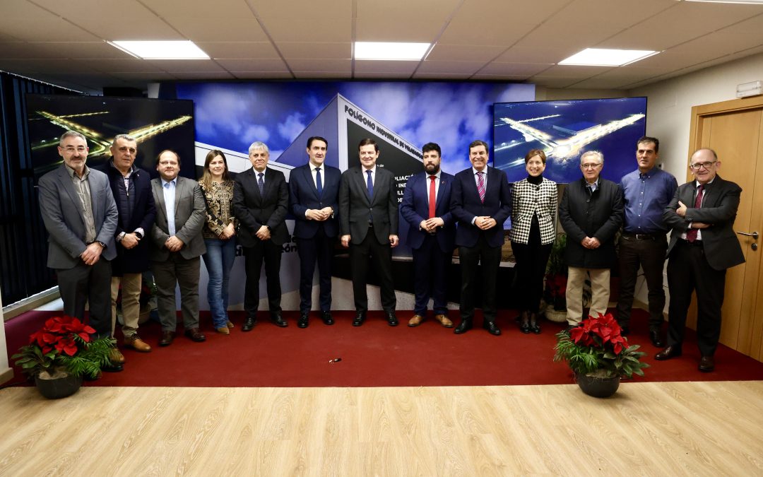 Mañueco resalta la inversión de unos cien millones en el polígono de Villadangos (León) con 384 hectáreas y unos 5.000 trabajadores