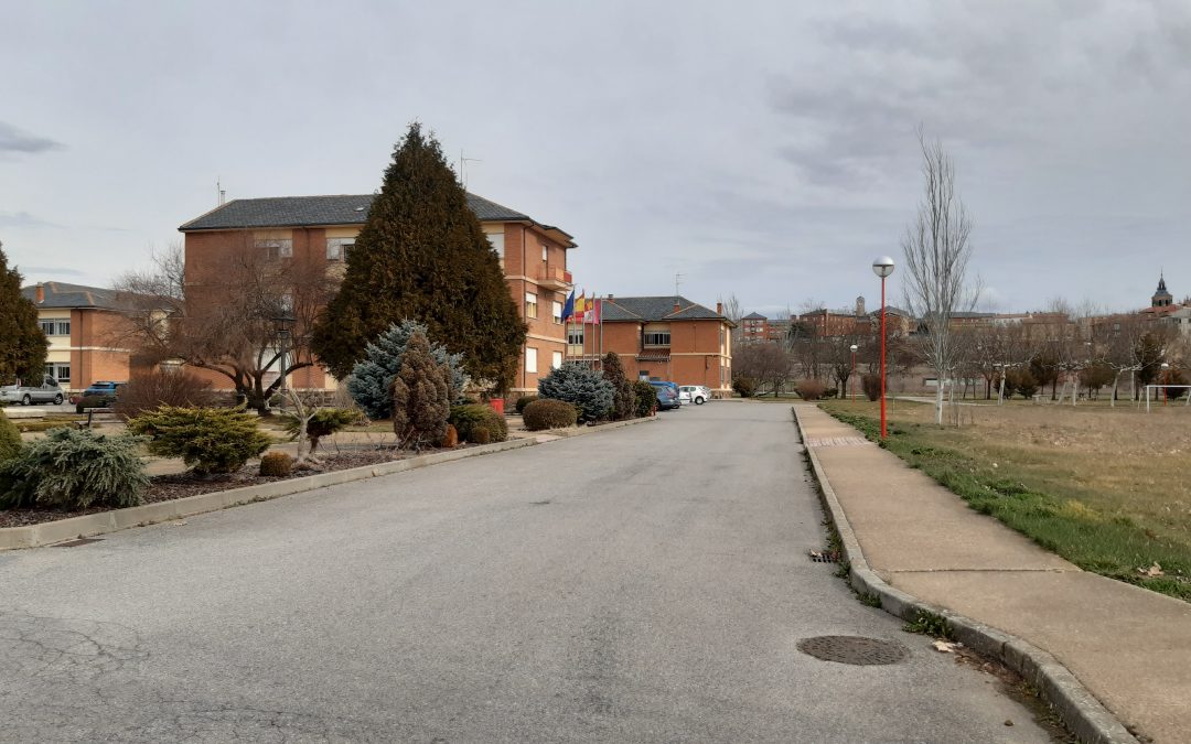 La Diputación renueva las aceras y el vial interior de COSAMAI para mejorar la accesibilidad del centro