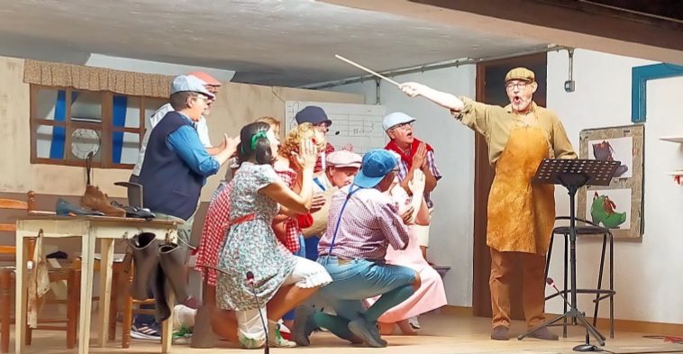 Cáritas activa en Astorga su campaña navideña con la Operación Kilo, un festival escolar de villancicos y una obra teatral solidaria