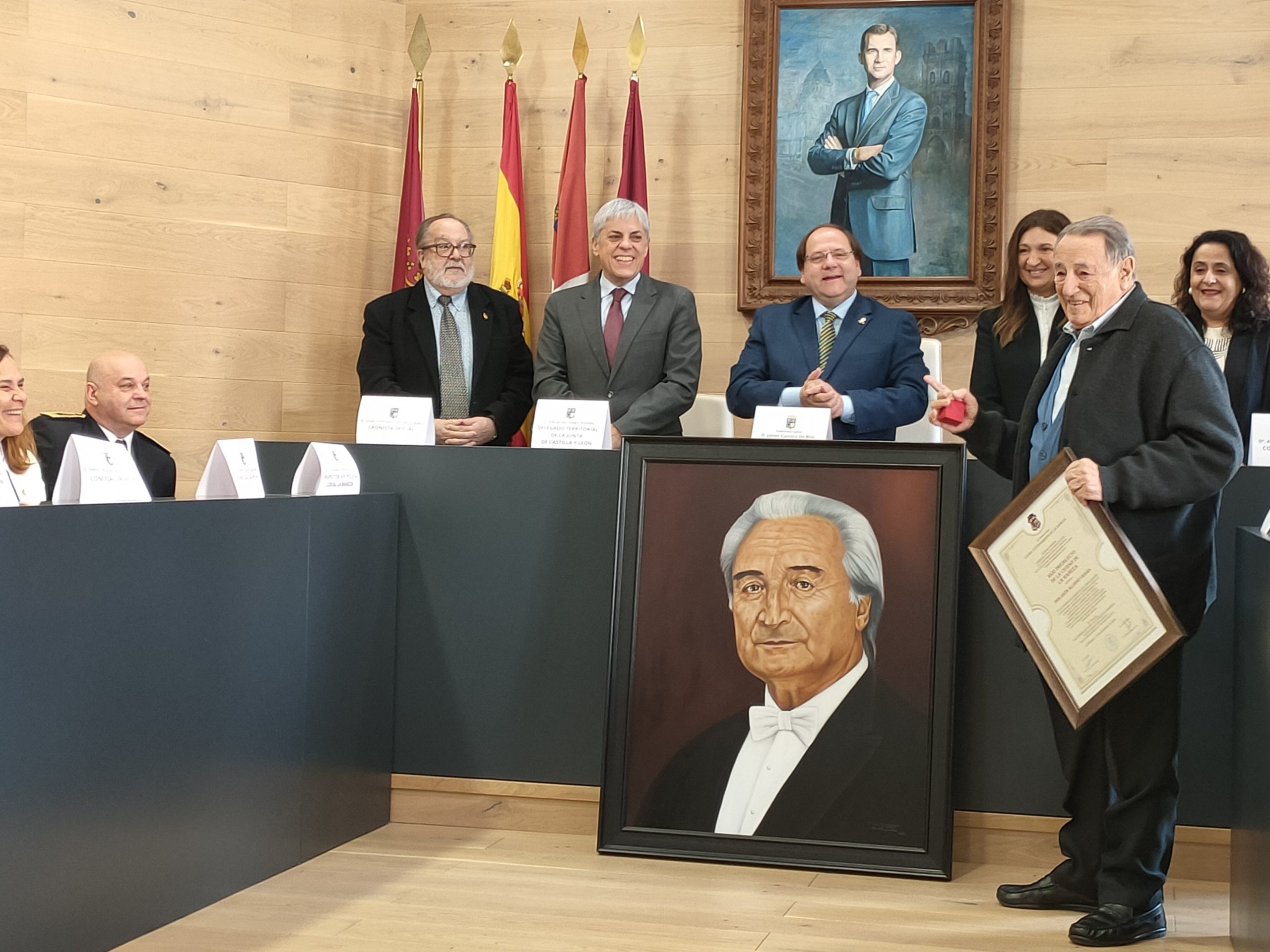 Odón Alonso Ordás ya es Hijo Predilecto de La Bañeza, «un ilustre de la ciudad, de León y de España»