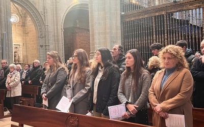 Tres jóvenes dan el paso al catecumenado en la Catedral al inicio del Adviento
