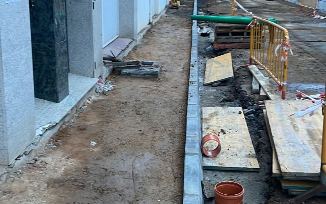 Las obras de la calle Alcalde José Tagarro Garmón de Santa María del Páramo avanzan según lo previsto antes del parón navideño