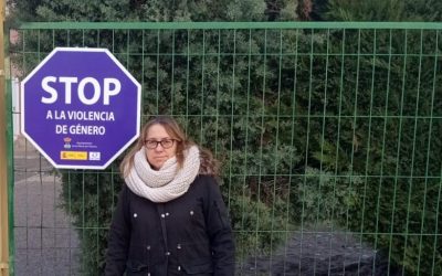 Santa María del Páramo instala un símbolo educativo contra la violencia de género