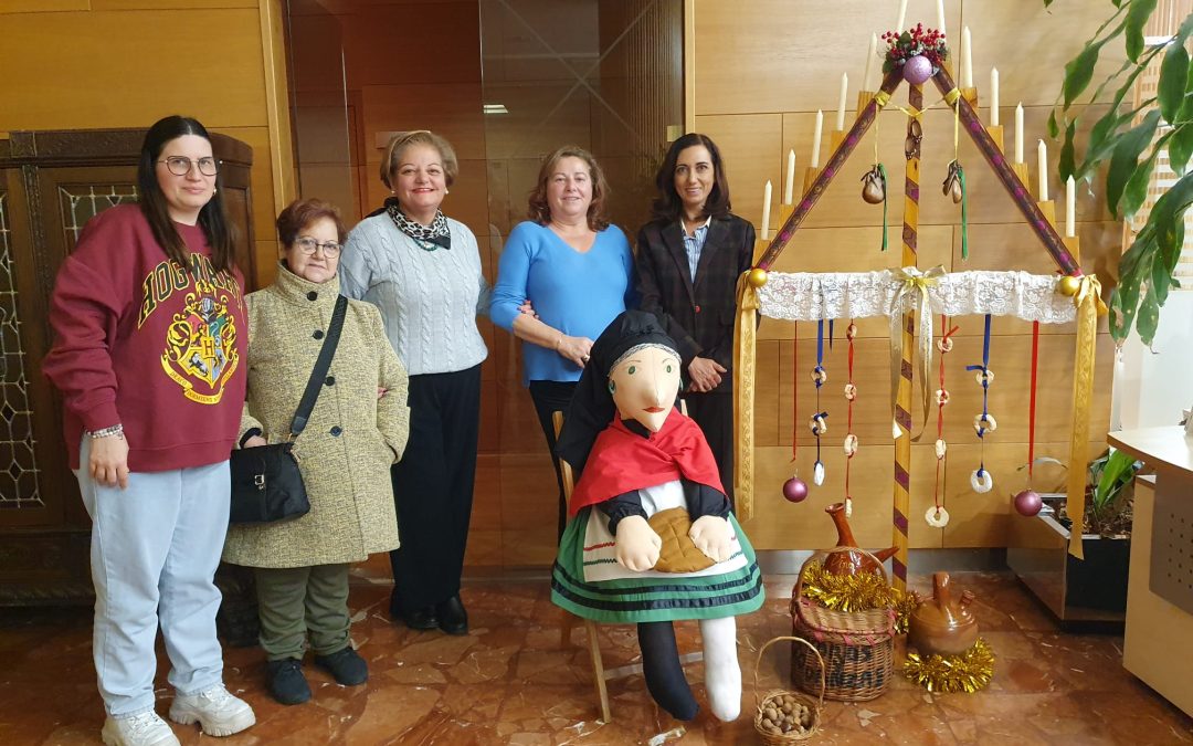 Santa María del Páramo recupera la figura de la Vieja del Monte con una recreación a tamaño real