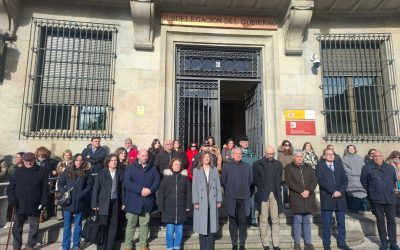 Minuto de silencio en León por las víctimas del accidente ferroviario de Adamuz