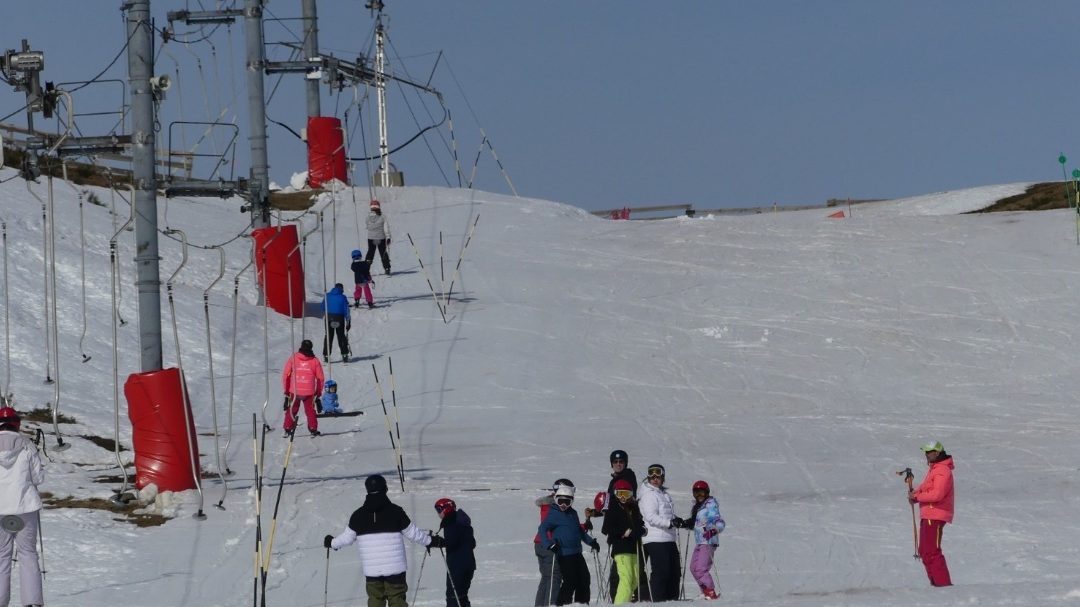 La Diputación abre las inscripciones para los programas juveniles de nieve y campamentos de verano