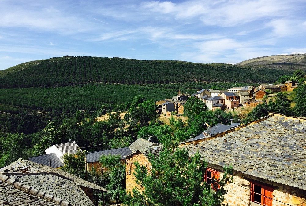 Tabuyo del Monte proyecta una pista deportiva en suelo rústico