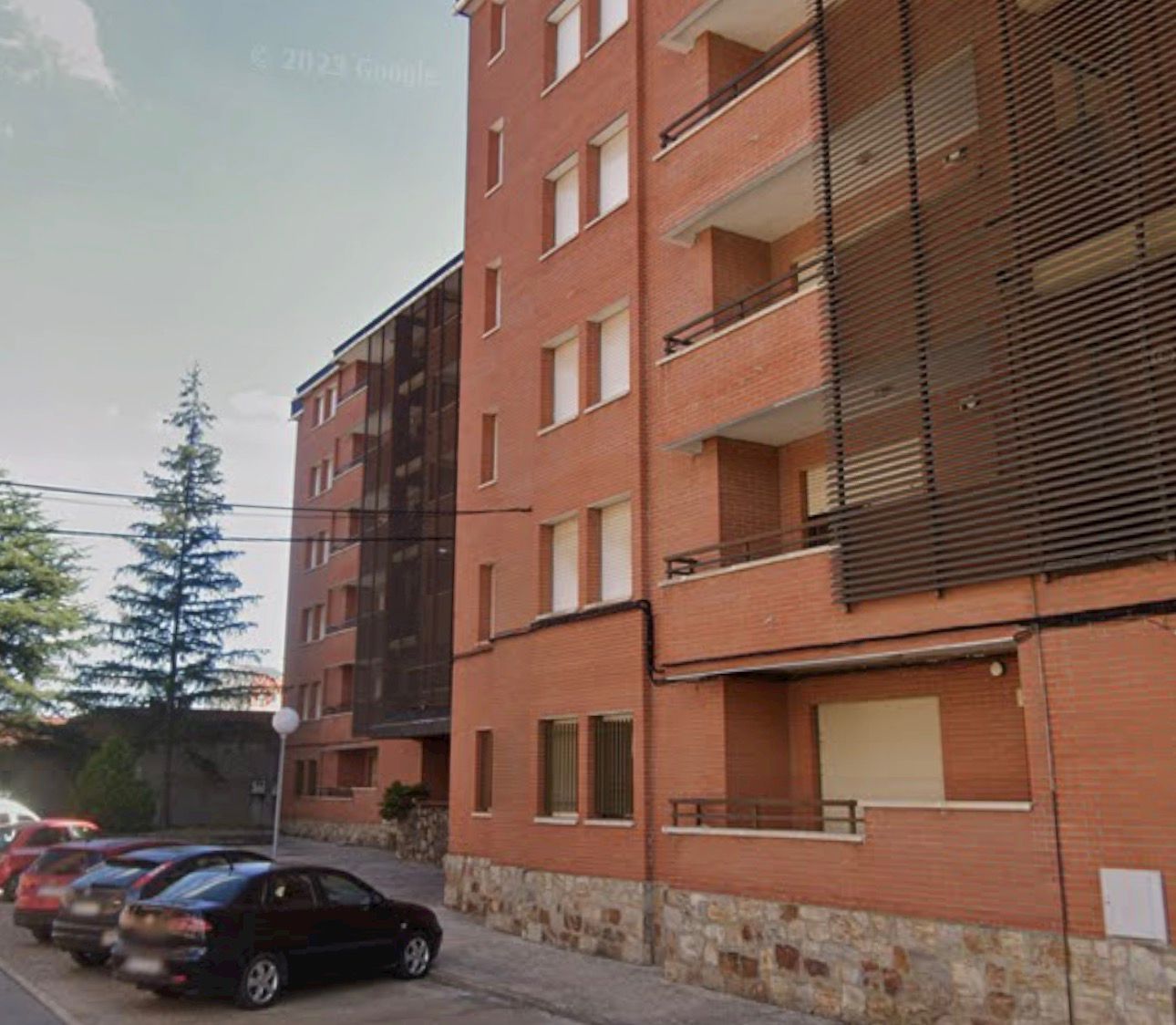 Defensa adjudica por 1,48 millones la rehabilitación de 20 viviendas en Astorga y saca a licitación su limpieza