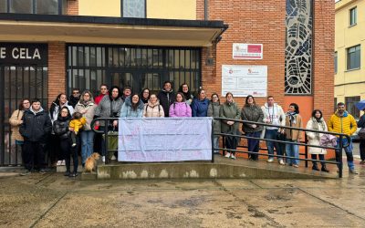 El AMPA del Blanco de Cela se concentra en Astorga para pedir que 1º y 2º de la ESO puedan cursarse en los colegios