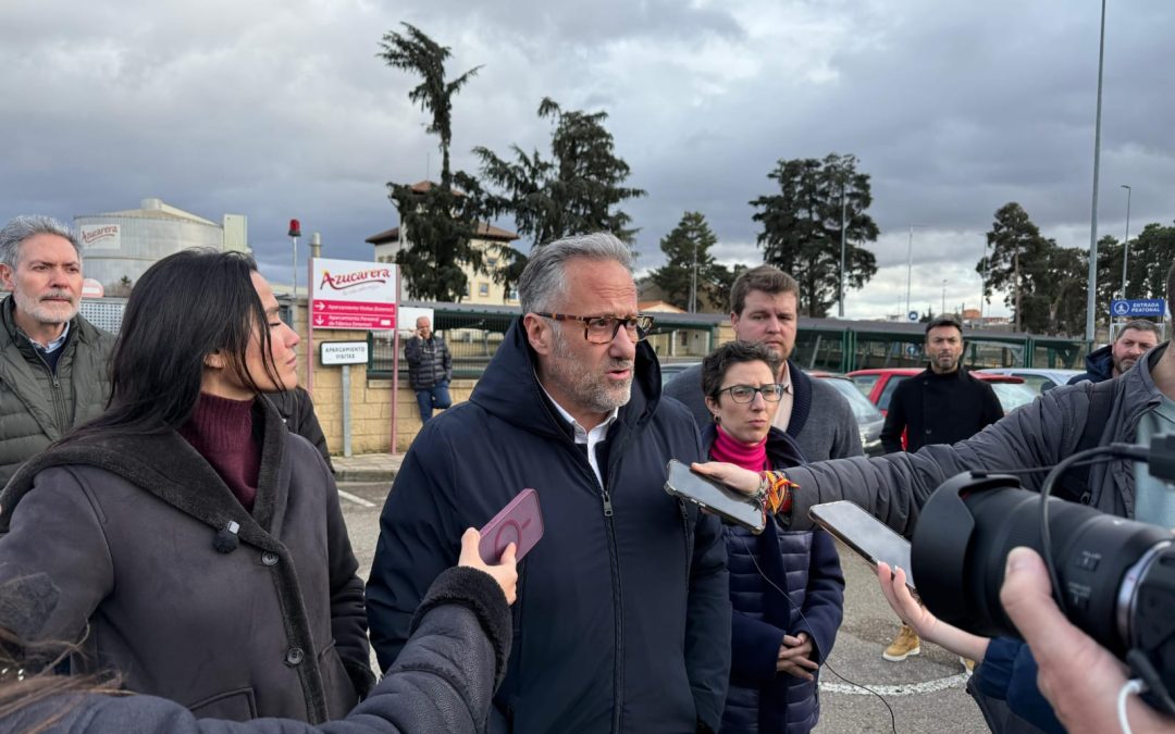 Pollán exige en La Bañeza el fin de las políticas que han provocado el cierre de la Azucarera