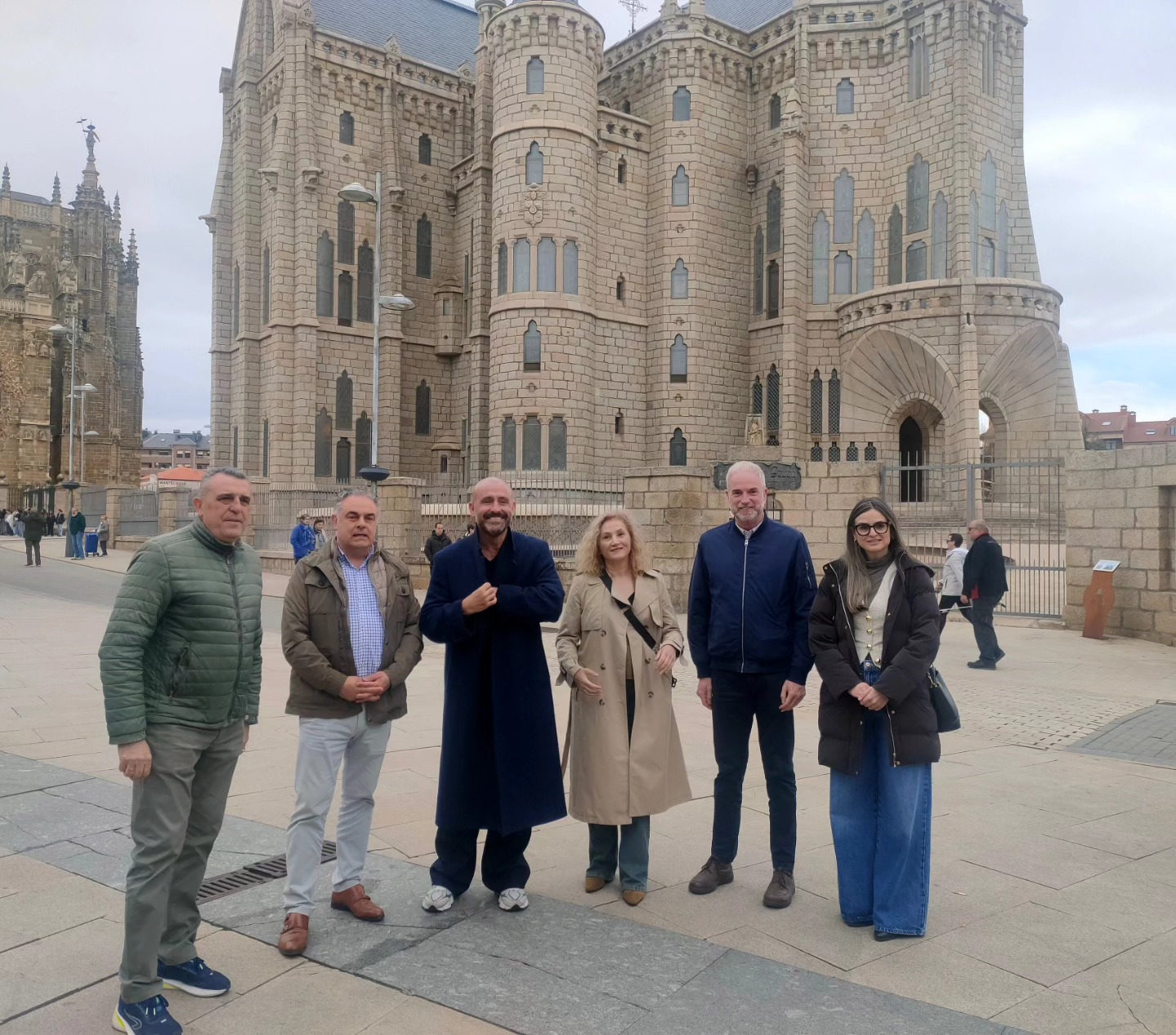 Jaime de los Santos reivindica en Astorga el legado de Gaudí y pide más apoyo cultural del Gobierno