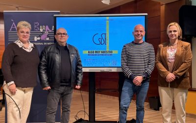 Récord de clarinetistas en Astorga para homenajear a Gaudí en el Teatro Gullón