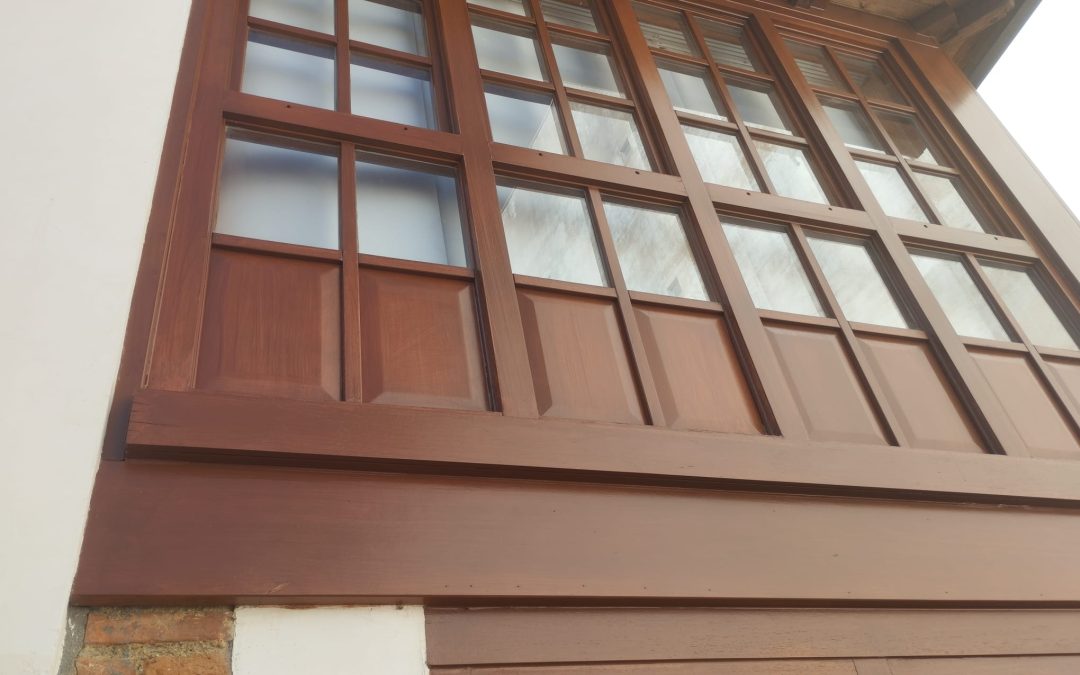 Avanzan los trabajos de reparación de las carpinterías exteriores de madera de la Casa Panero