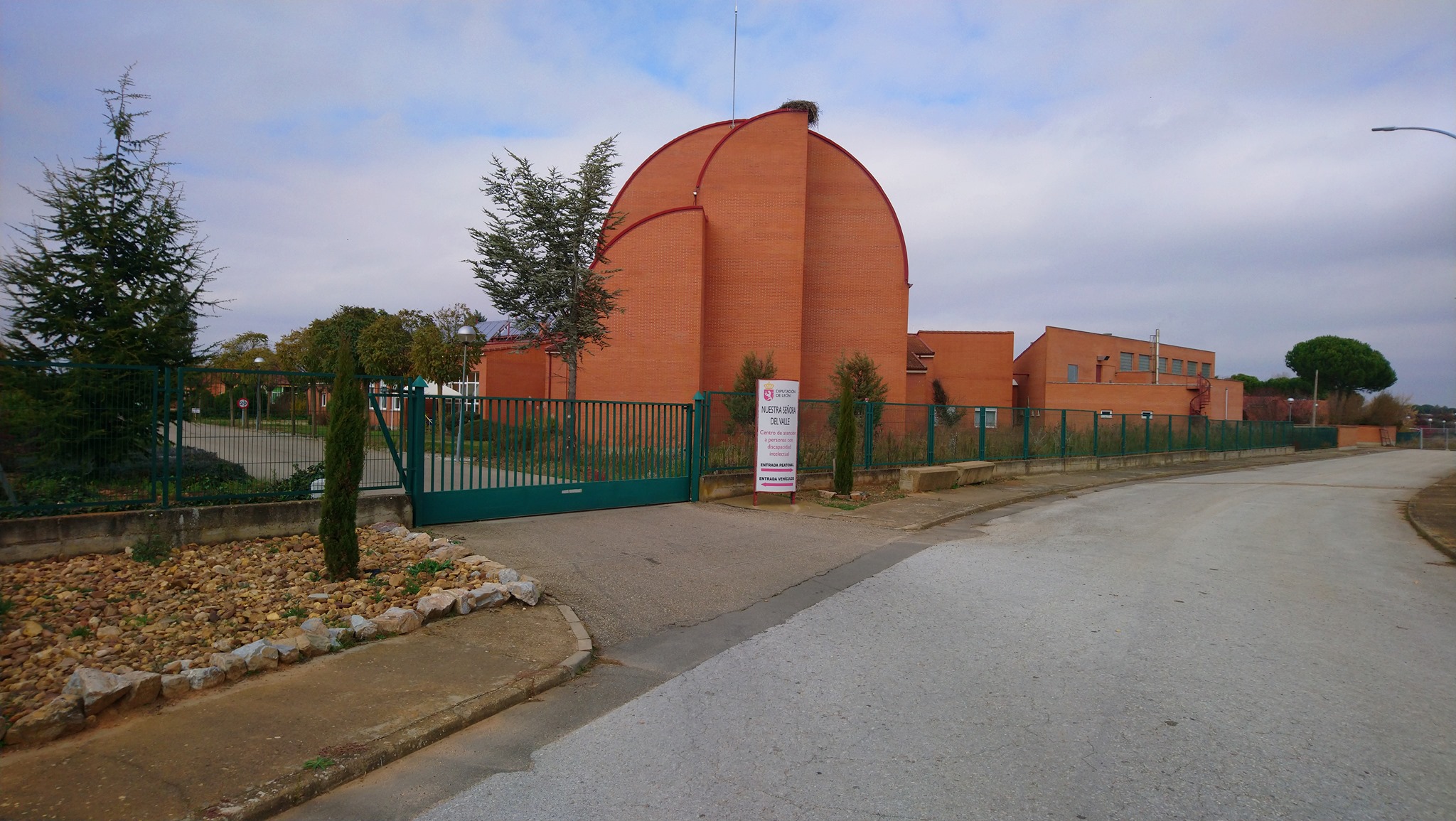 La Diputación licita por casi 250.000 euros tres vehículos adaptados para Cosamai, La Bañeza y León