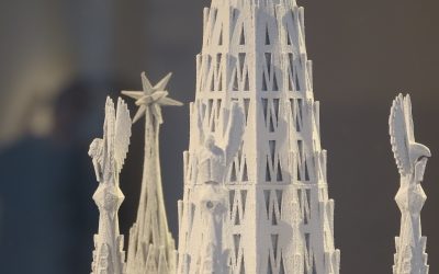 Dos maquetas, procedentes de la Sagrada Familia, ‘pieza del mes’ de abril en el Palacio de Gaudí