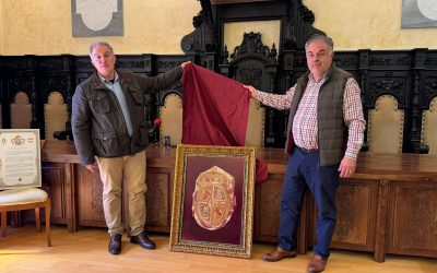 Astorga recupera un escudo real único de Amadeo I de Saboya tras siglo y medio guardado en el ayuntamiento