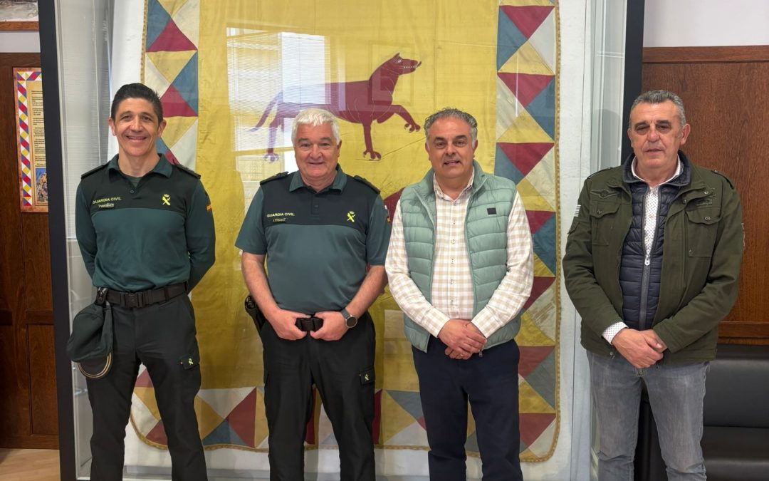 La Guardia Civil aborda en Astorga los retos de la ciberseguridad en una reunión con el ayuntamiento