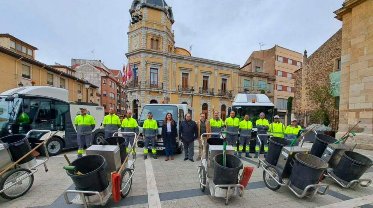 La Bañeza recibe la Escoba de Oro 2026 por la modernización sostenible de su flota municipal