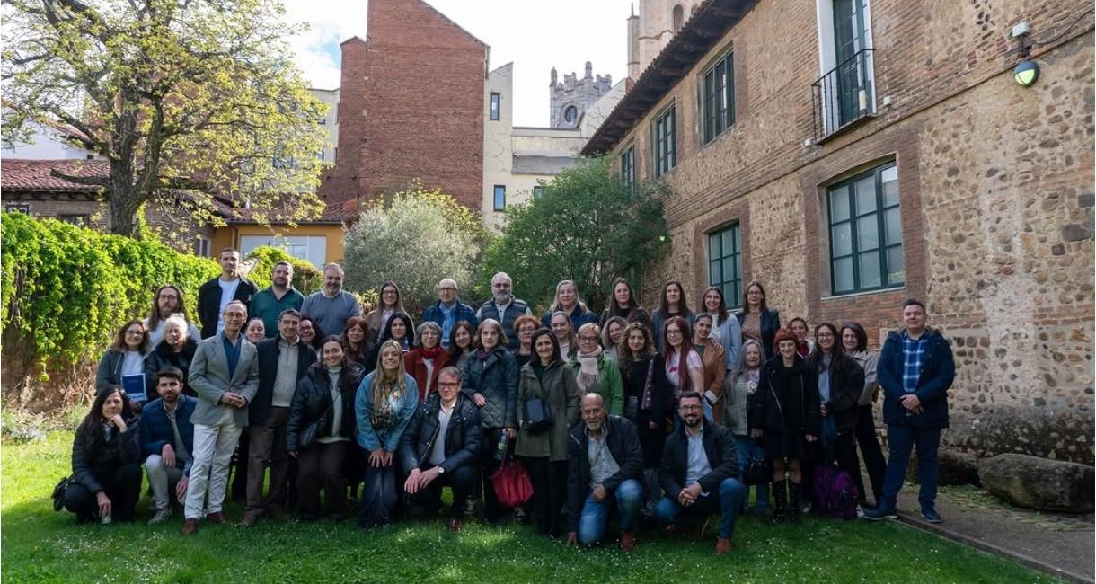 La asociación de Alzheimer de Astorga recibe 2.500 euros de la Fundación Alimerka para sus proyectos