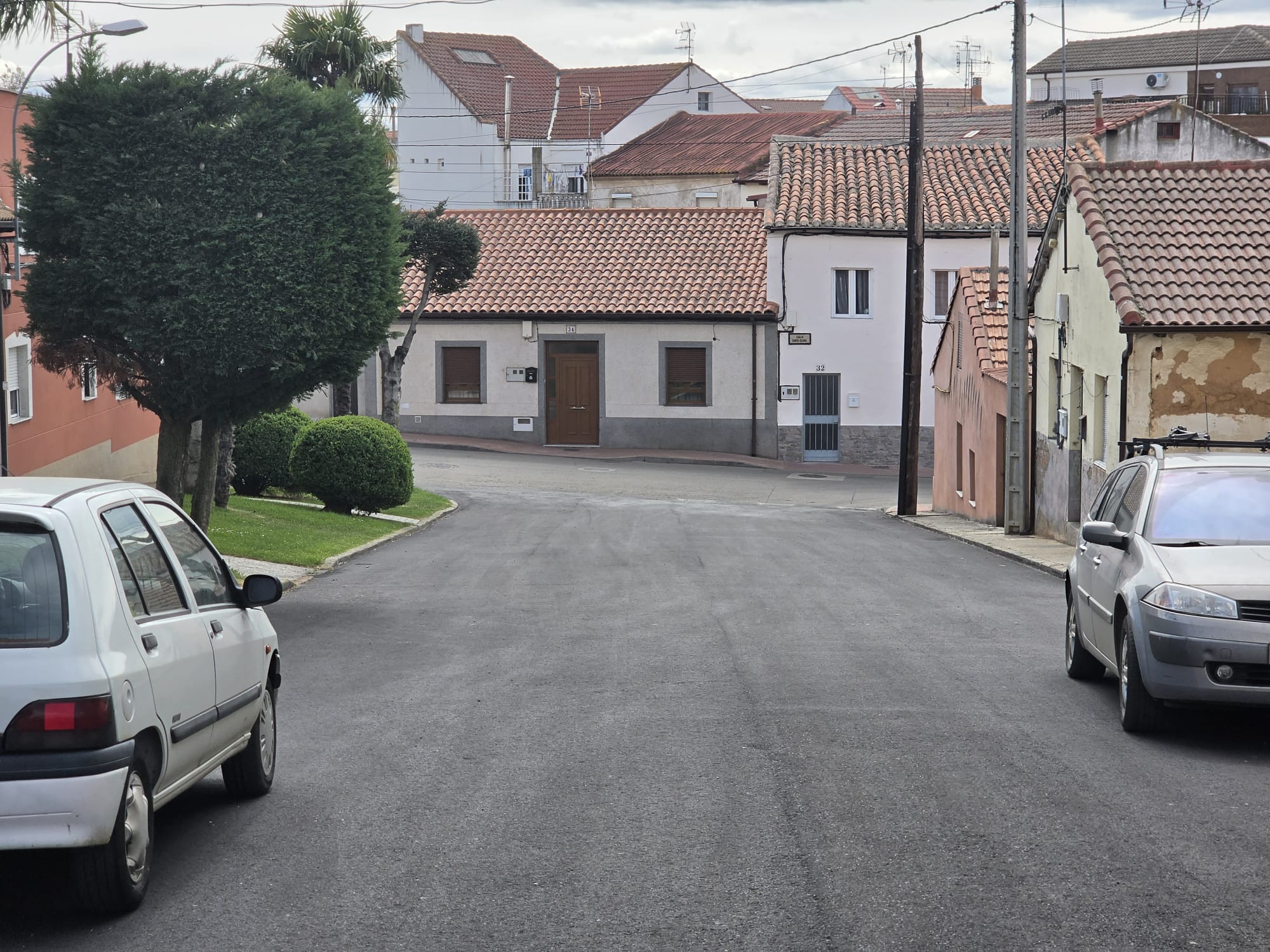 La Bañeza asfalta varias calles y prepara nuevas mejoras en la zona de Santa Elena