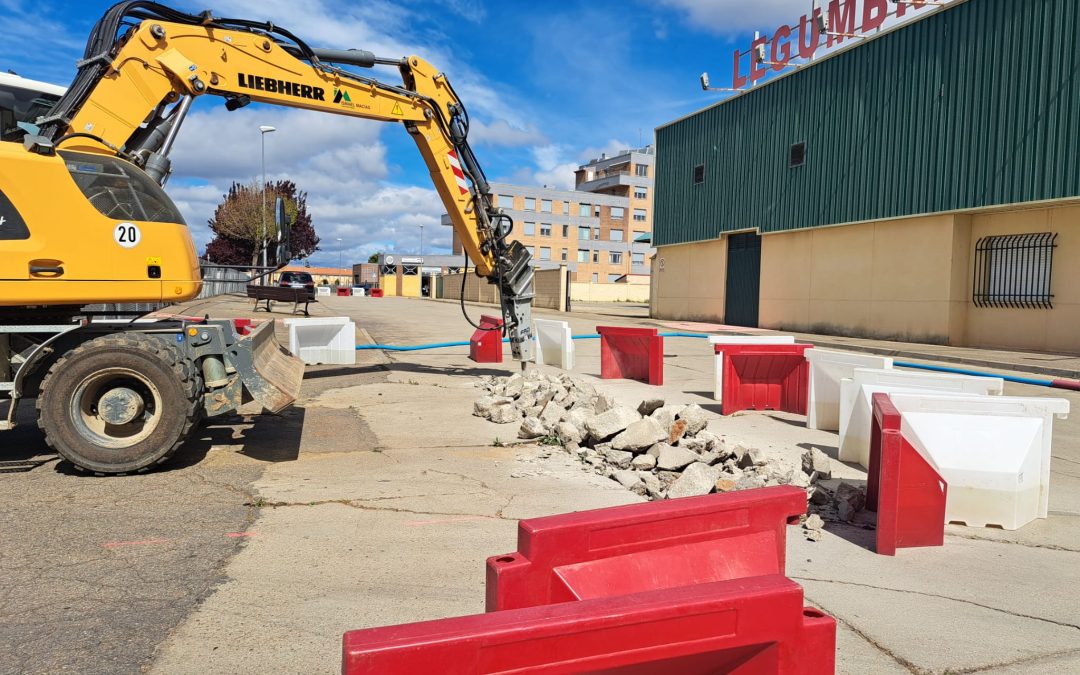 Actuación urgente tras el hundimiento de un pozo colector en la zona de la Avenida Portugal