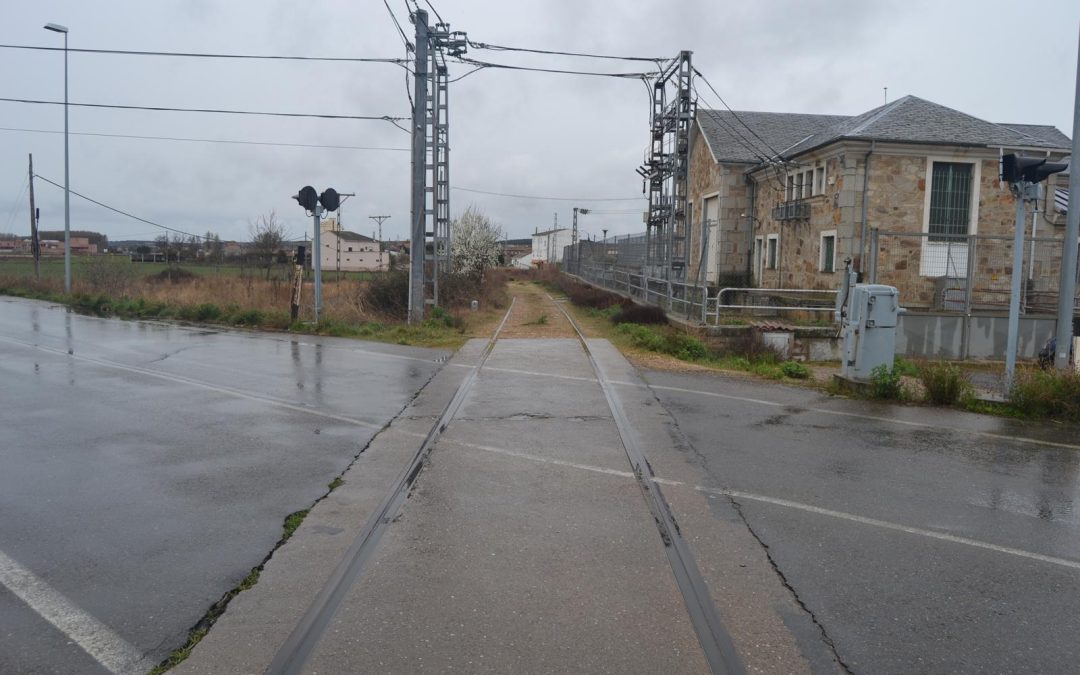 Astorga critica que el Corredor Atlántico se  planifique a espaldas de las instituciones e  impida el desarrollo de toda la comarca