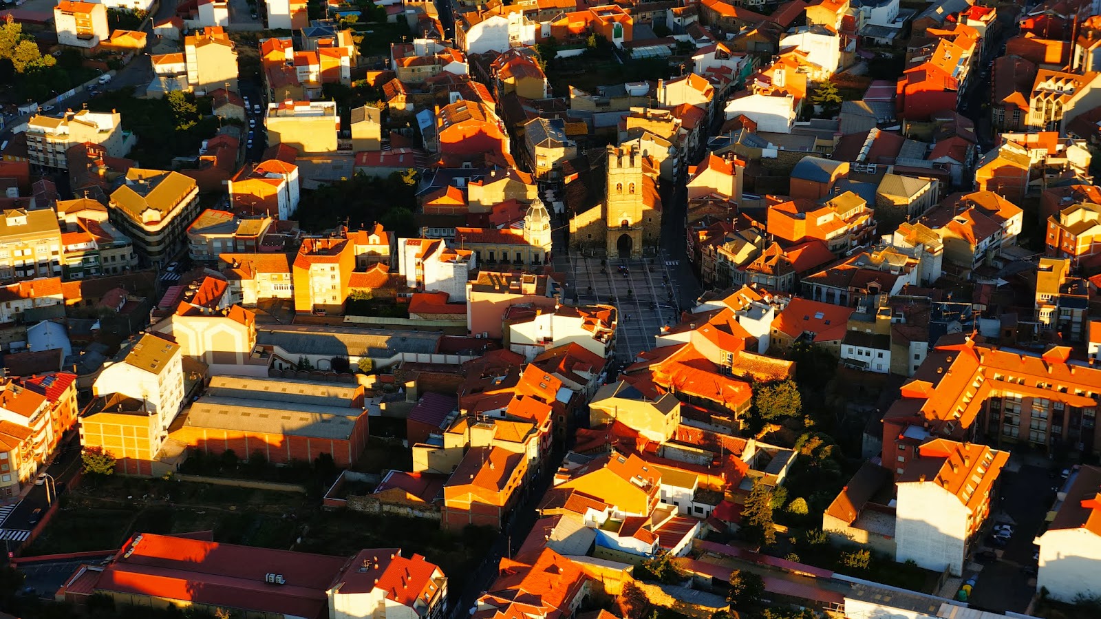 La Bañeza somete a exposición cuatro proyectos por más de 630.000 euros en obras urbanas y energéticas