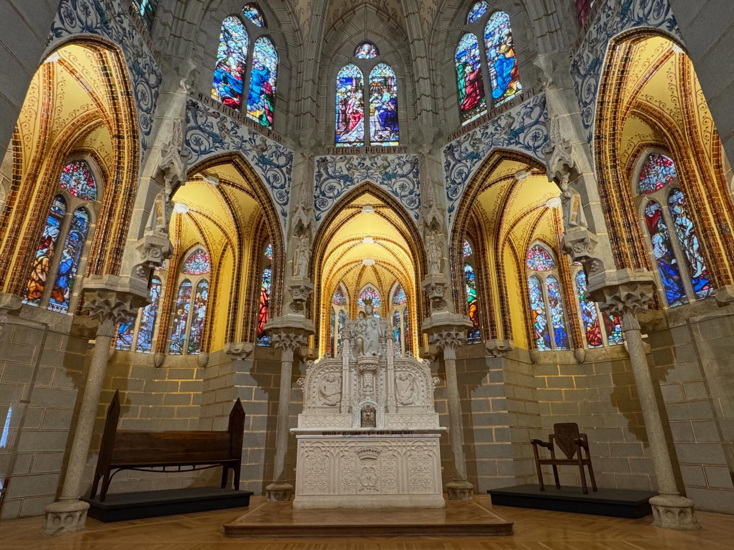 El Palacio de Gaudí ofrece la oportunidad de ver la faceta de diseñador de muebles del Gaudí durante este mes