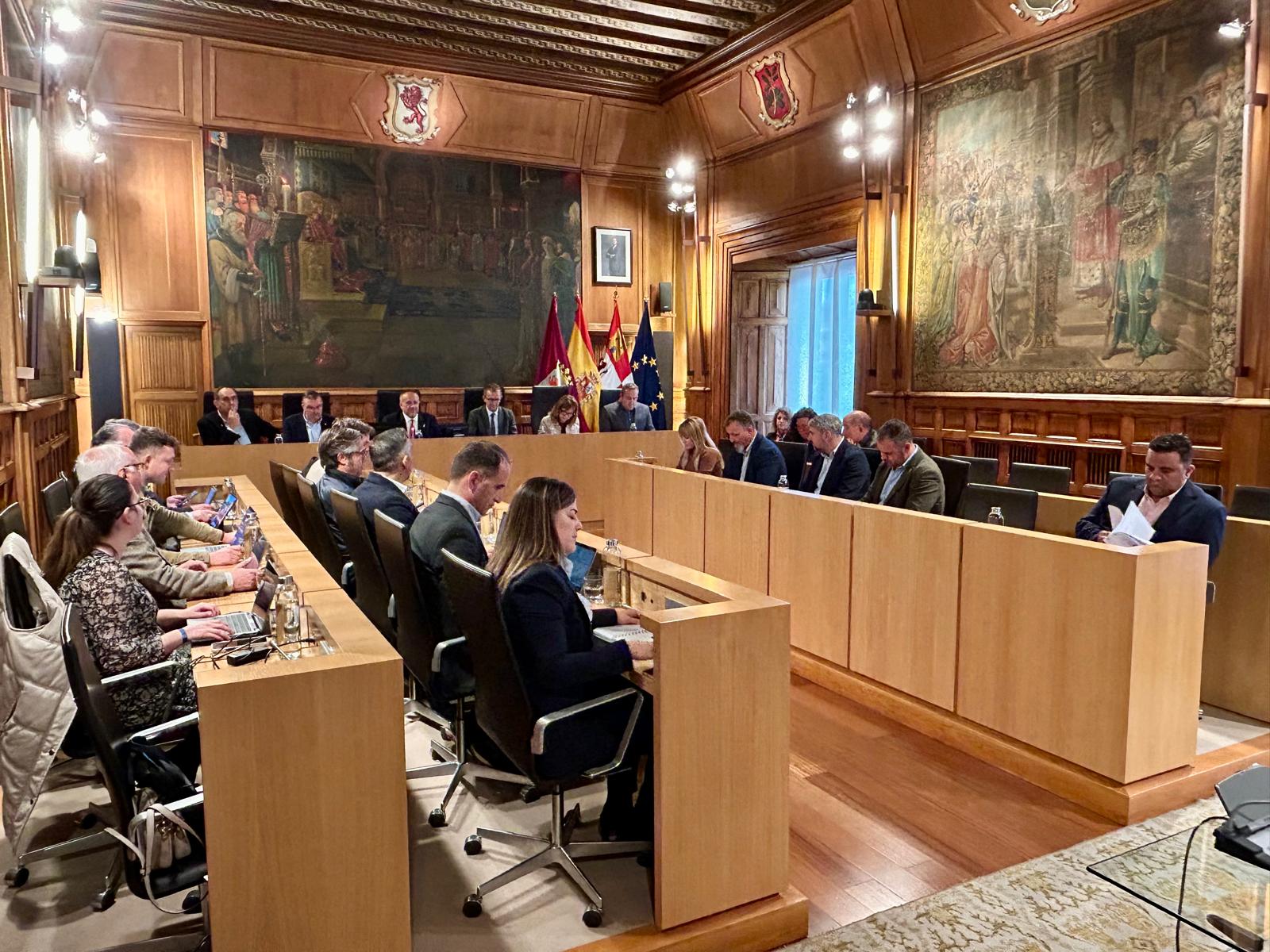 Unanimidad en la Diputación para aprobar una modificación del plan de cooperación por 35,7 millones y otra partida de 4,8 para carreteras