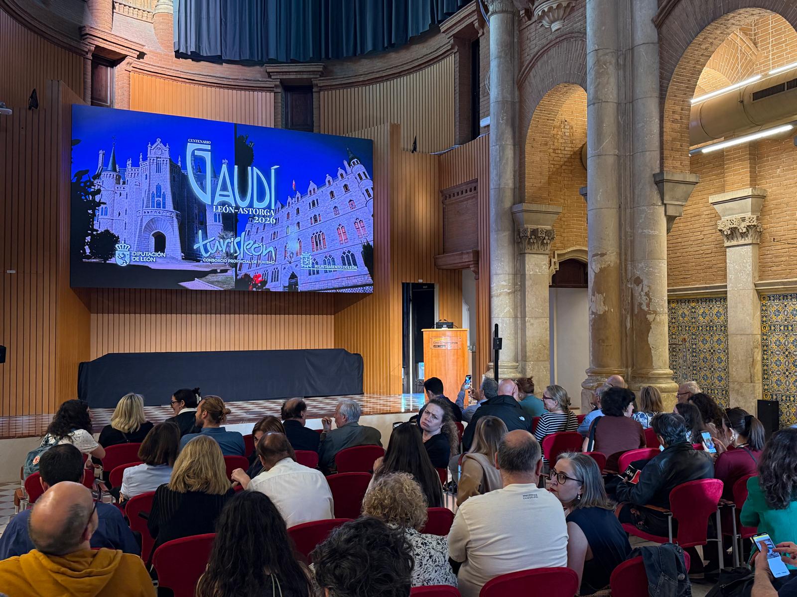 Turisleón muestra el Palacio de Gaudí y la Casa Botines en Barcelona para atraer turismo de calidad