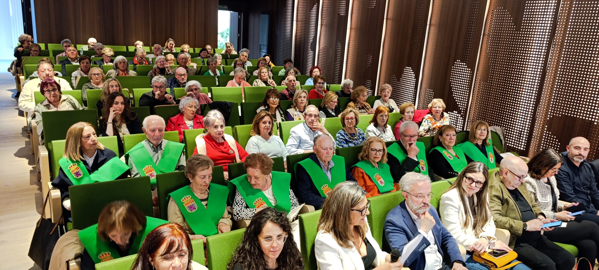 La Universidad de la Experiencia llena de nuevo las aulas en Astorga y gradúa a 12 alumnos