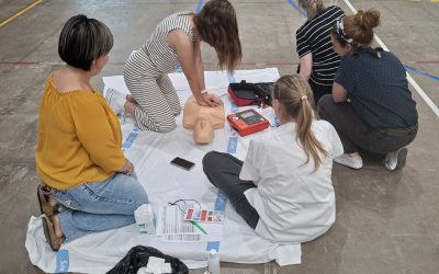 Profesores de Astorga se entrenan para actuar ante paradas cardíacas en las aulas