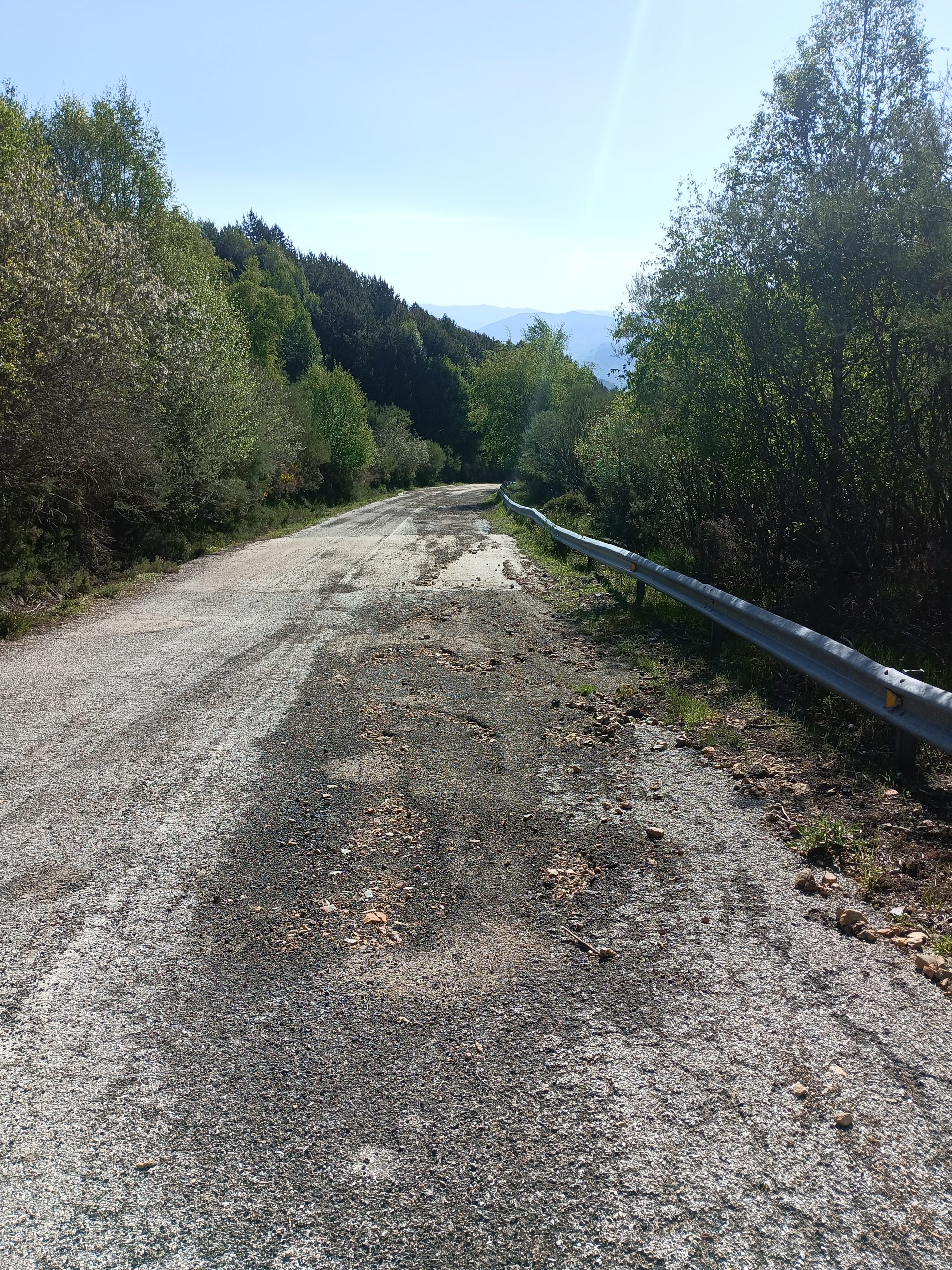 Truchas y Castrillo de Cabrera exigen a la Diputación el arreglo de las carreteras ante el estado crítico de la red provincial
