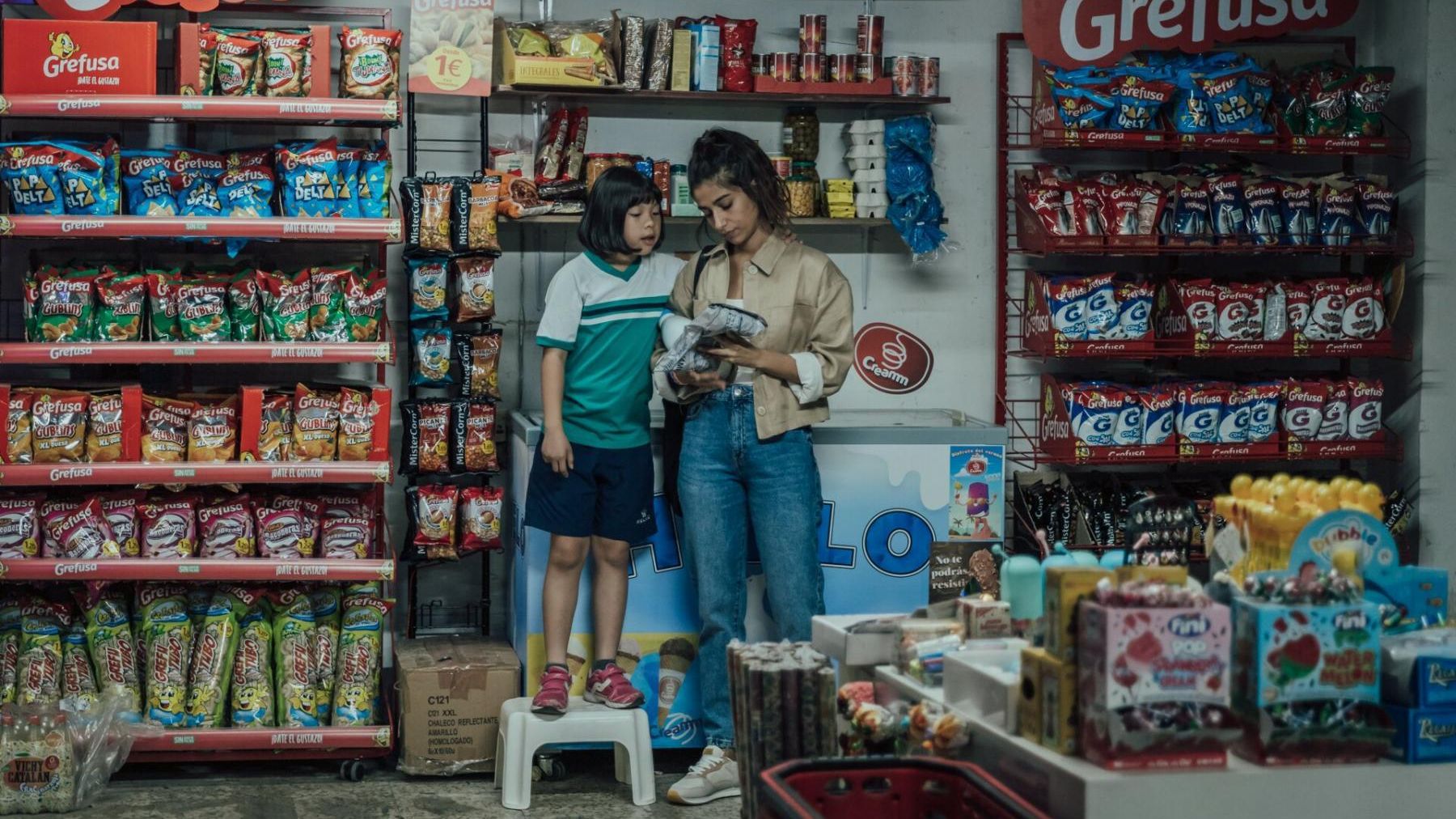 ‘Luz de cine’ se adentra esta semana en el relato incómodo sobre las fronteras culturales de la película ‘Chinas’