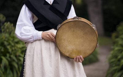 Gaitas, dulzainas y baile toman Cogorderos en una tarde de música tradicional leonesa