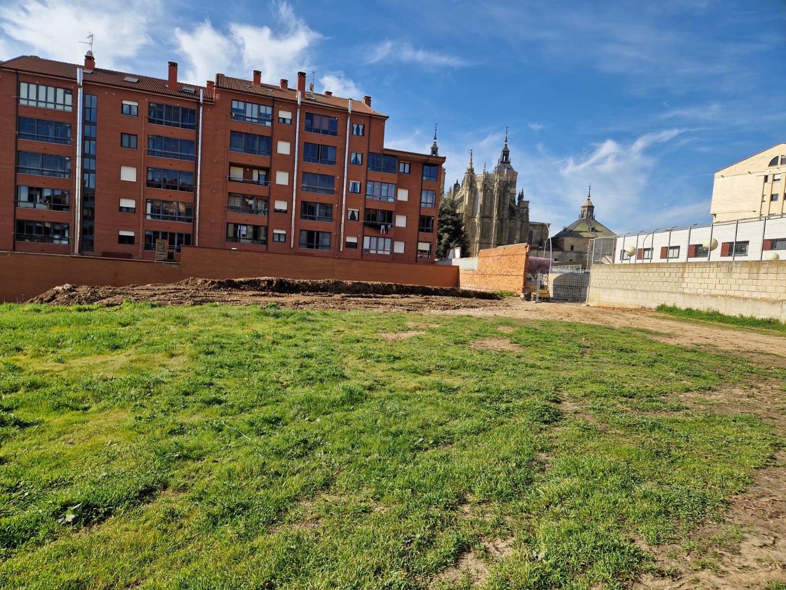 El Ayuntamiento de Astorga recuerda la obligación de limpiar solares y terrenos antes del 1 de junio
