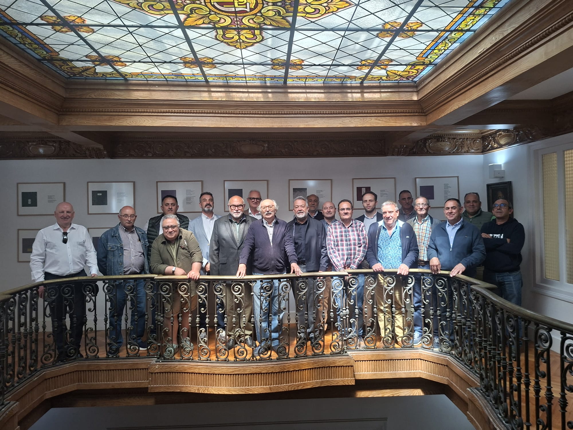 Agricultura y cultura se unen en la visita institucional a la Casa de la Poesía Antonio Colinas de La Bañeza
