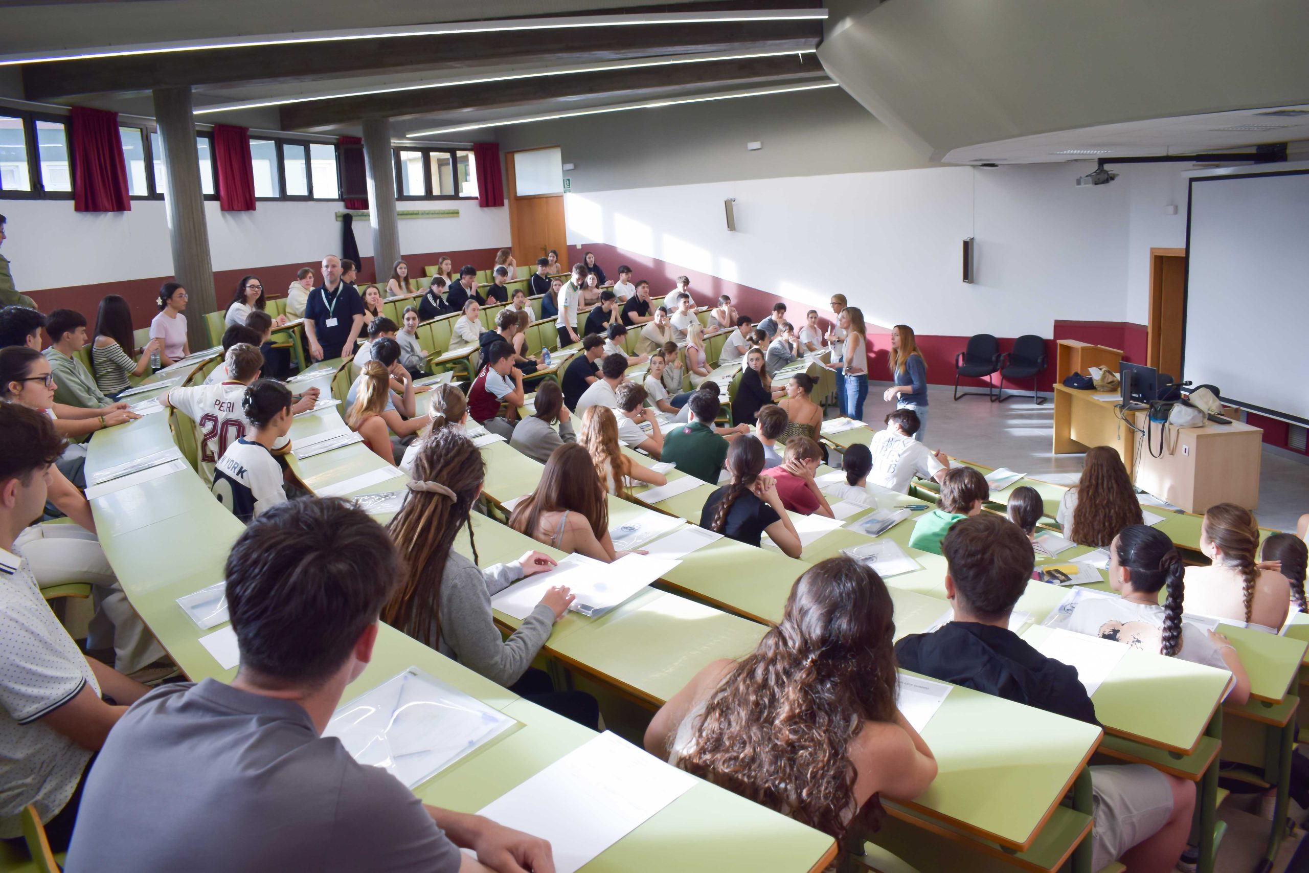 Nervios, últimos repasos y primeros exámenes: empieza la PAU en la Universidad de León