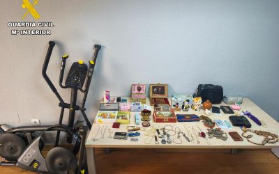 Detenida una mujer, por dos robos con fuerza en dos viviendas y un estanco