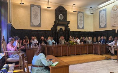 Un pleno breve da el visto bueno definitivo al presupuesto y al pago de la reclamación por el mantenimiento del reloj municipal