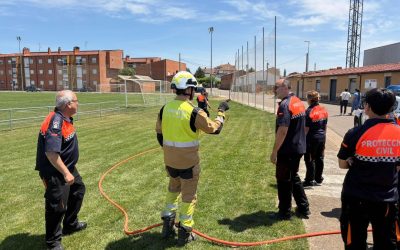 Protección Civil de Santa María del Páramo se forma en extinción de incendios en la interfaz urbano-forestal