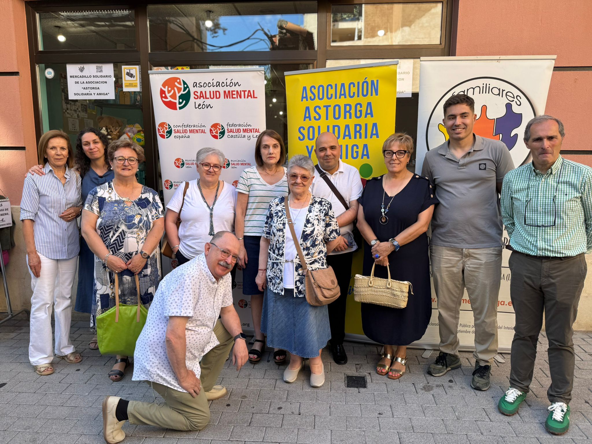 Astorga Solidaria y Amiga abre su último mercadillo tras cinco ediciones