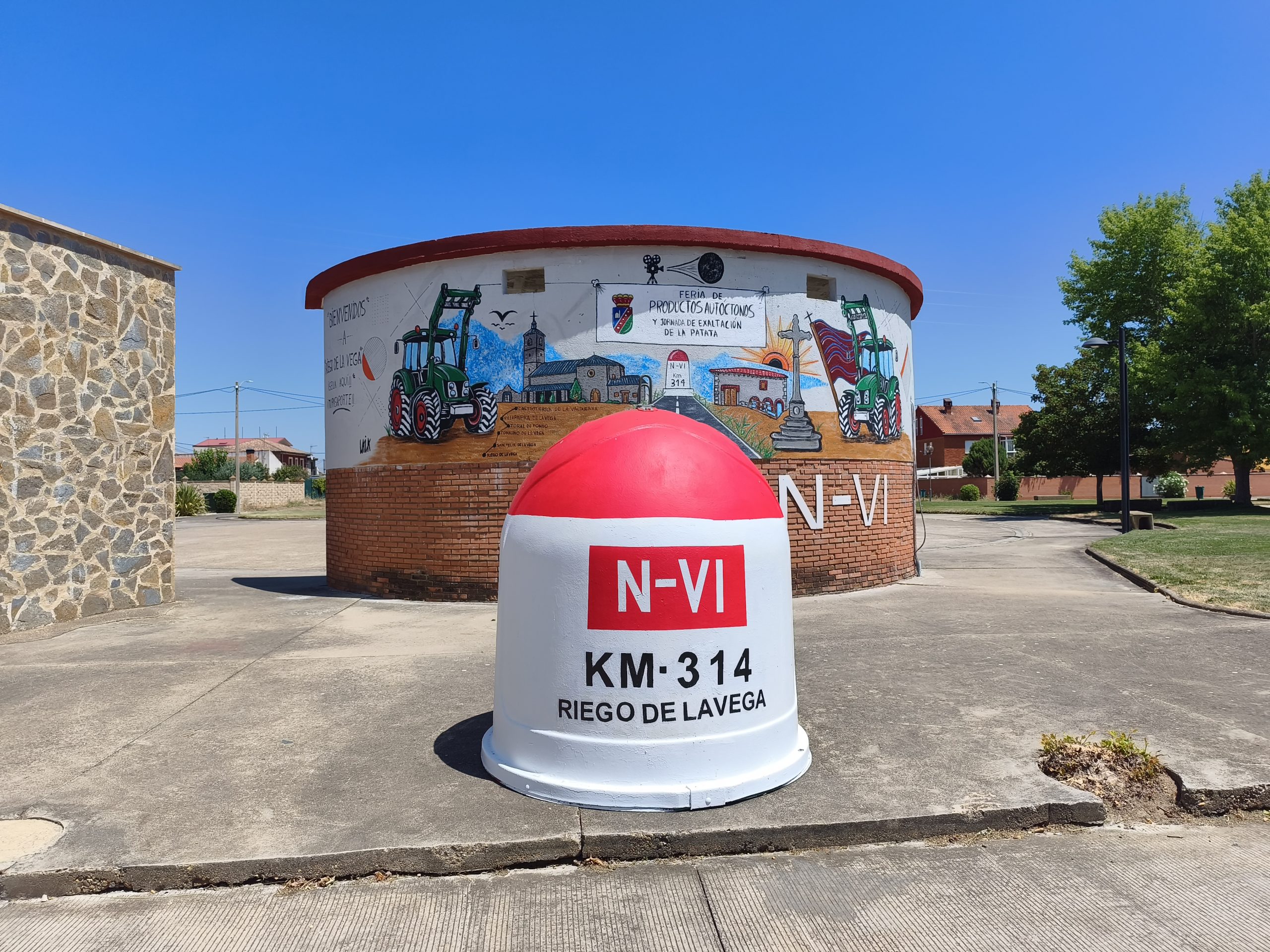 Riego de la Vega estrena un nuevo mural para promocionar el municipio y la Ruta Nacional VI