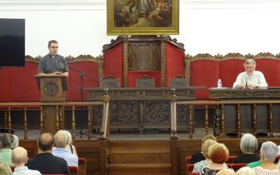 El proceso interior de Gaudí centra la conferencia de Armand Puig en Astorga