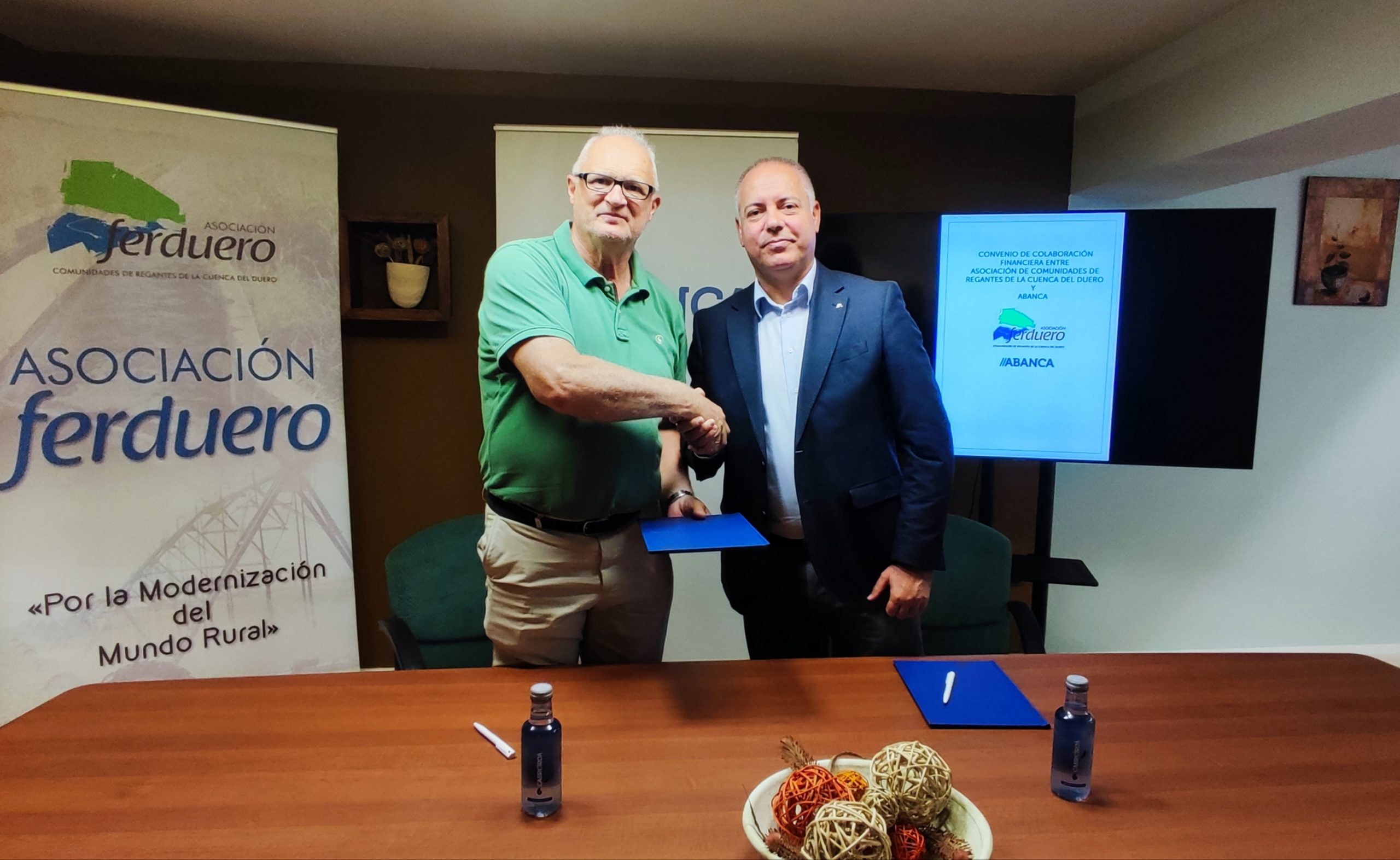 ABANCA y refuerza su apoyo al regadío con la renovación de su convenio de colaboración con FERDUERO
