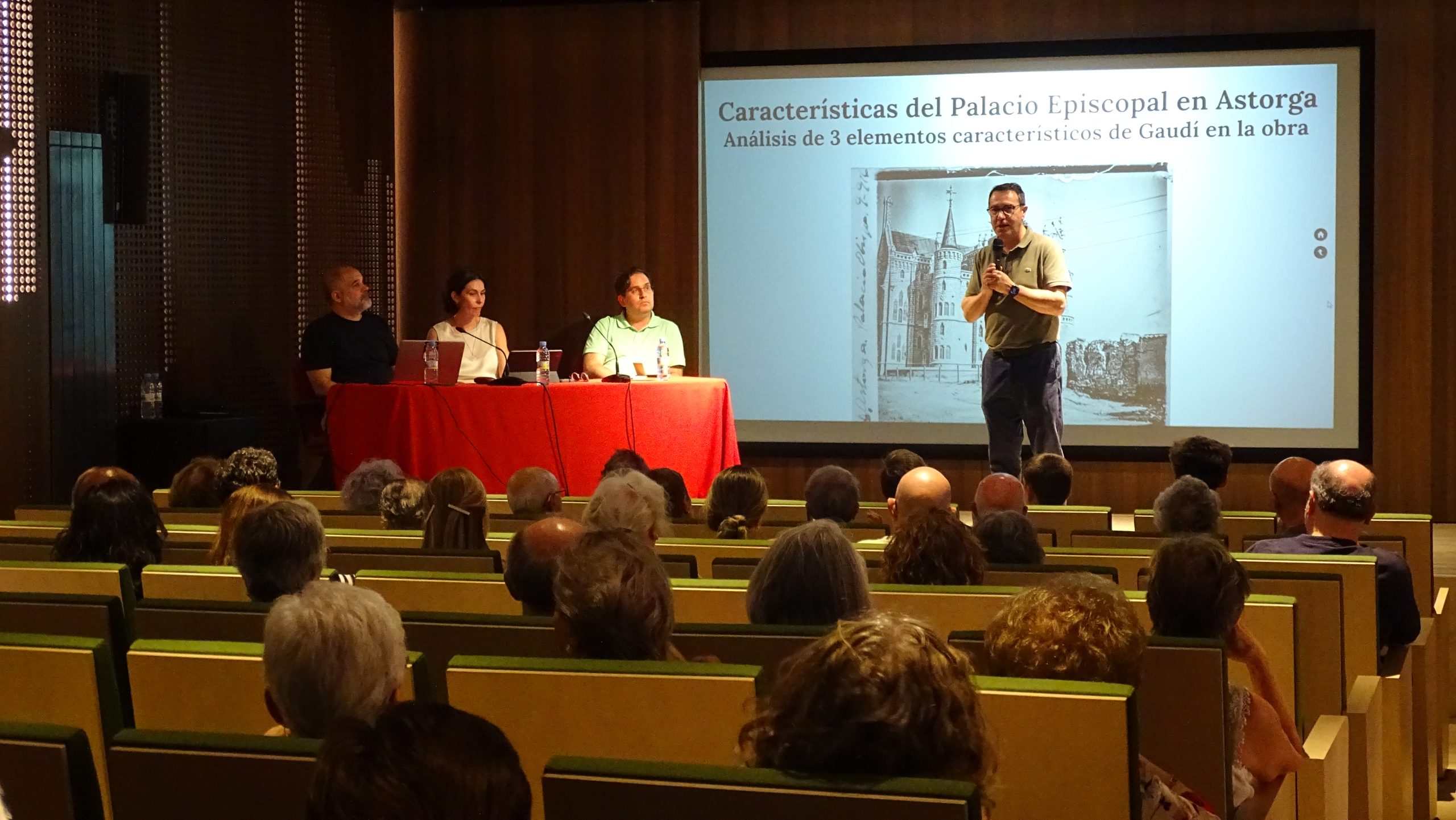 Expertos destacan el Palacio de Gaudí como una obra clave para comprender la evolución del arquitecto
