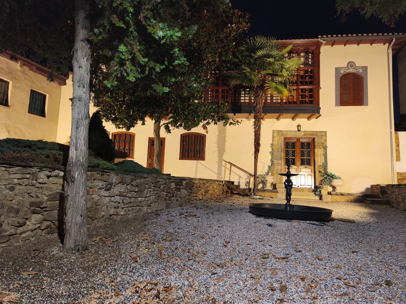 La Casa Panero estrena la iluminación exterior «que el edificio merecía»