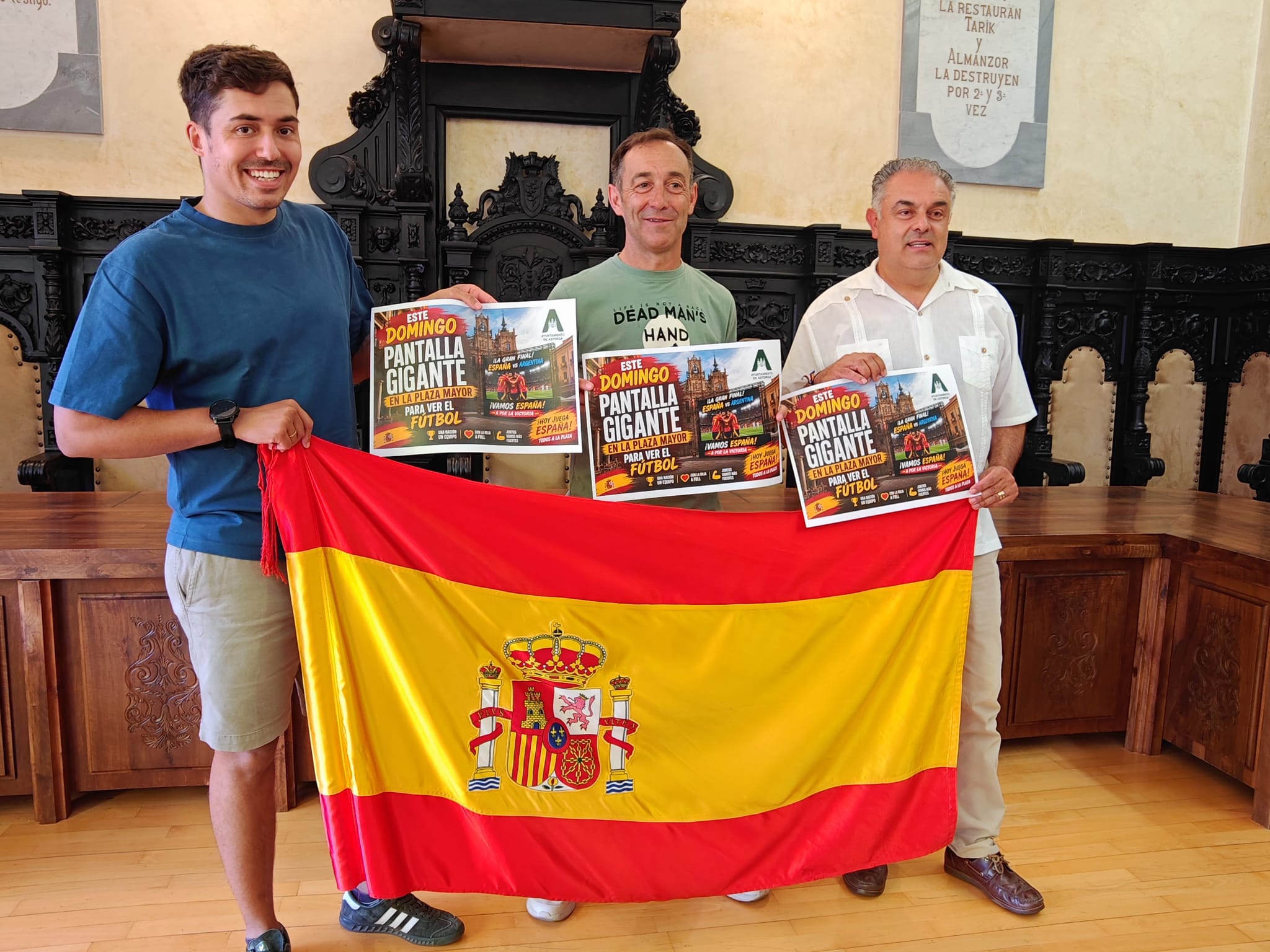 La Plaza Mayor de Astorga se prepara para vivir la final del Mundial con una pantalla gigante